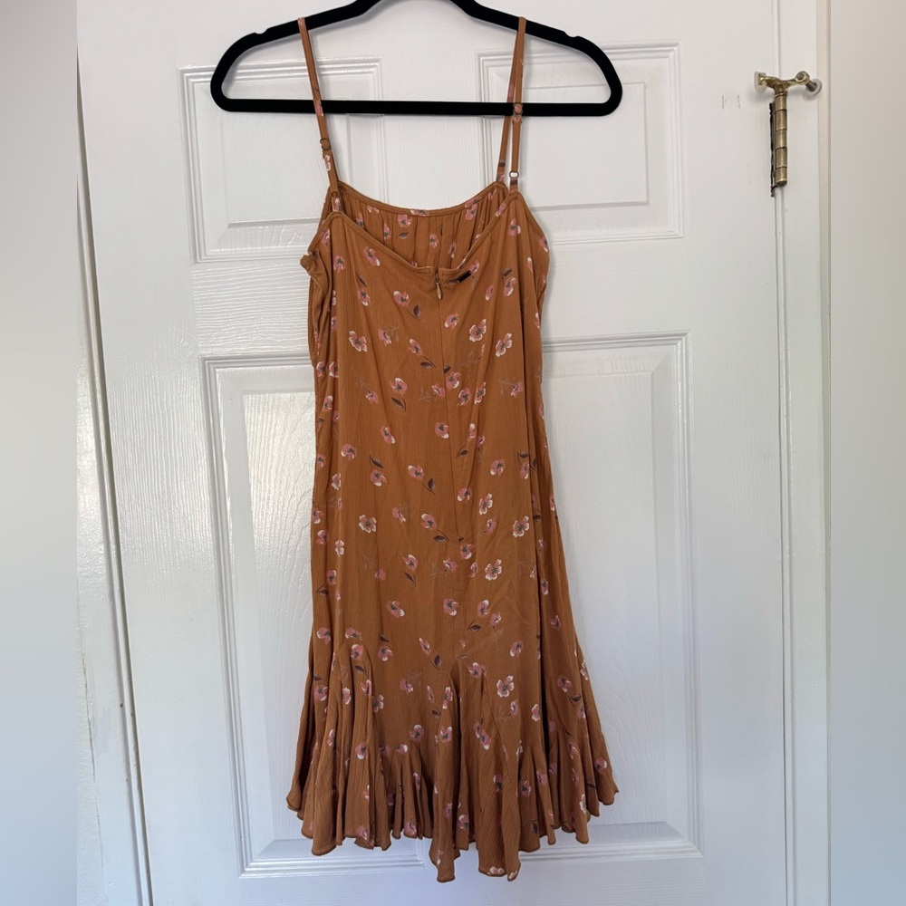 NWT O'Neill Floral Blouse in Warm Brown - Picture 2 of 6